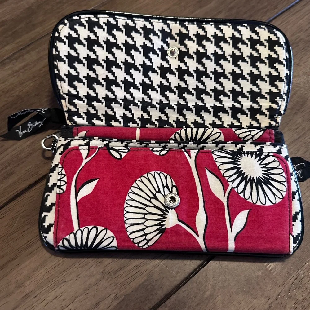 Vera Bradley Retired Deco Daisy & Houndstooth Wristlet Wallet w Checkbook Holder